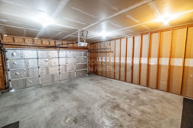 Building Photo - 1605 E 33rd Ave