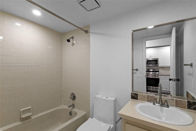 Building Photo - 4165 SW 85th Ave