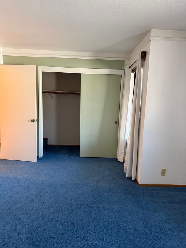 Building Photo - Jackson Townhome