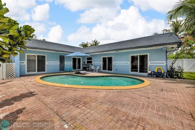 Building Photo - 1398 NW 14th Ct