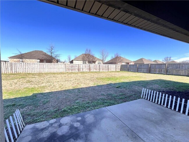 Building Photo - 4300 SW Limestone Ave