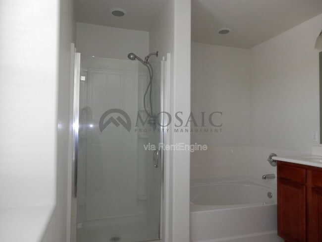 Building Photo - 1139 E Vermont Dr