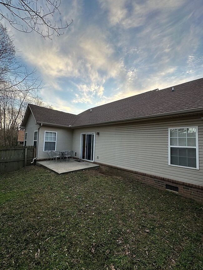 Building Photo - 605 Twin Oaks Ct