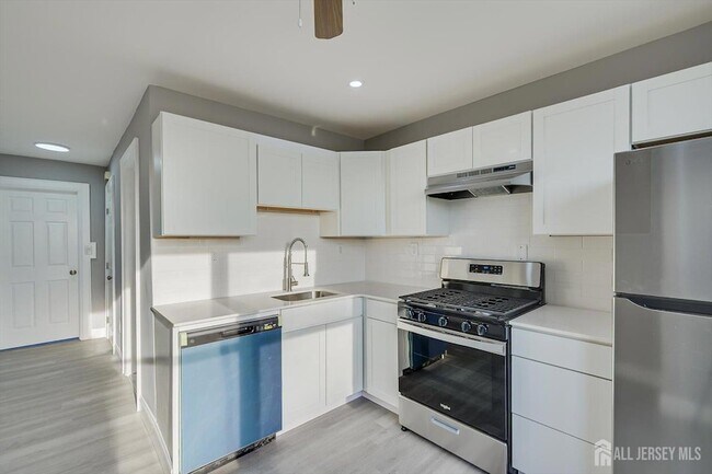 Building Photo - 36 2nd Ave