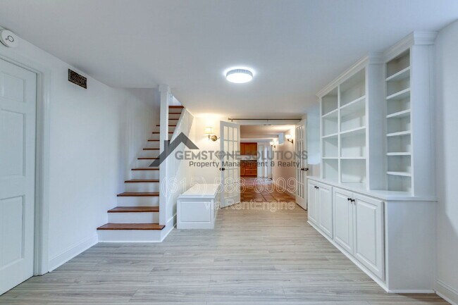 Building Photo - 502 32nd Ave S