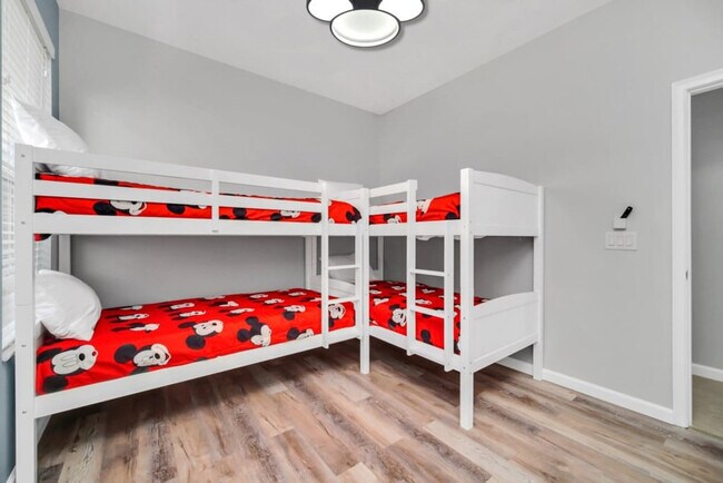 Building Photo - 4168 Oak Tree Dr