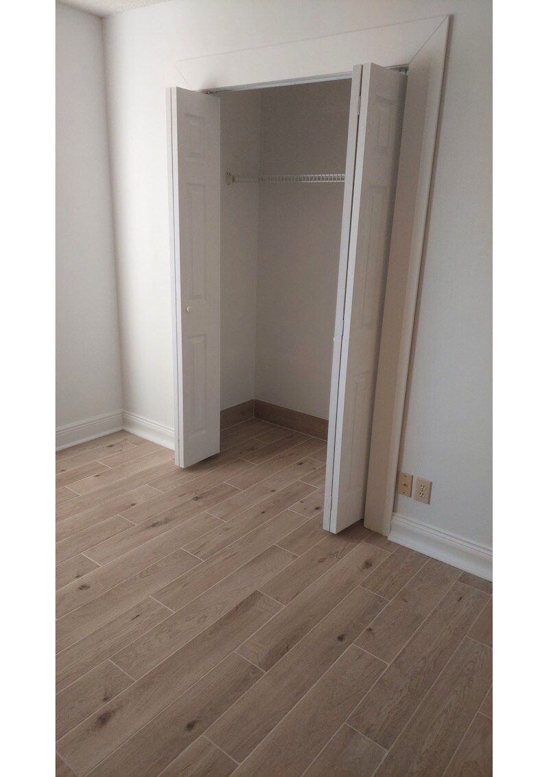 Building Photo - 357 Lakeview Dr