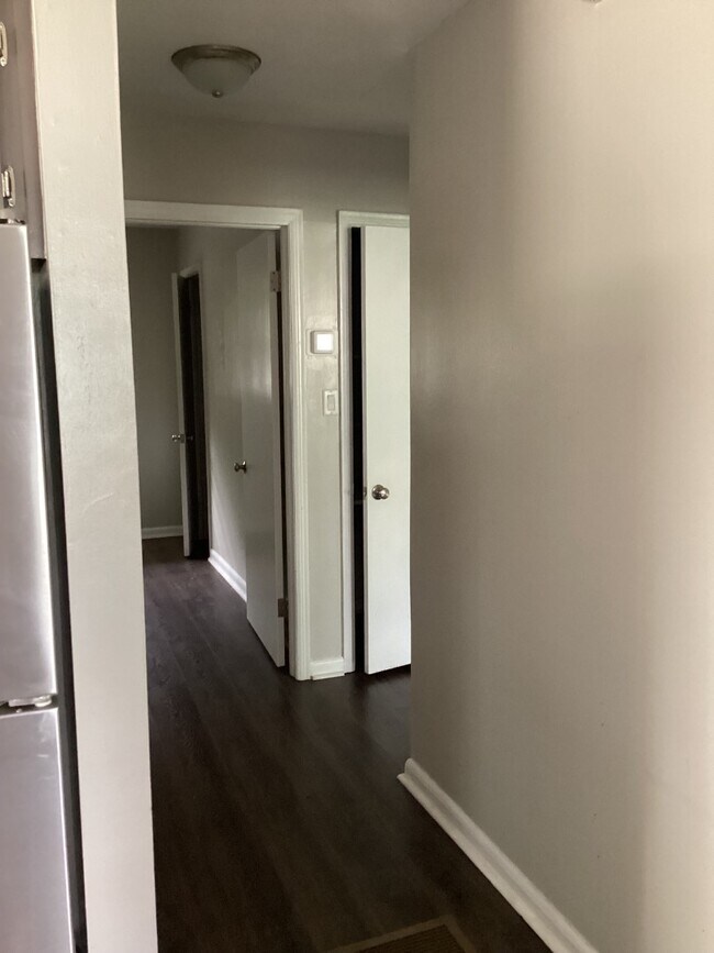 Building Photo - 2408 Whitesburg Dr