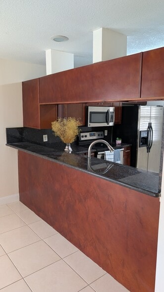 Building Photo - 6909 Lake Place Ct