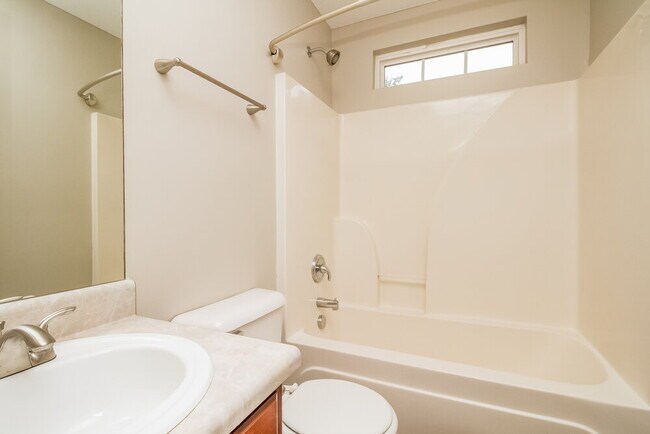 Building Photo - 1505 Chestnut Oak Dr
