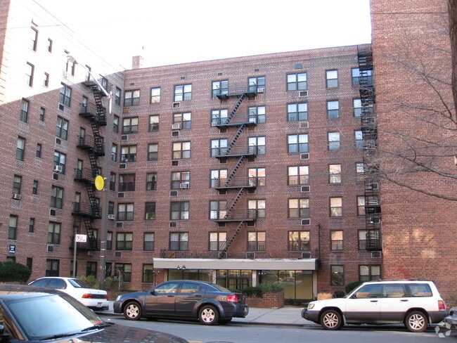 Building Photo - 950 Rutland Rd