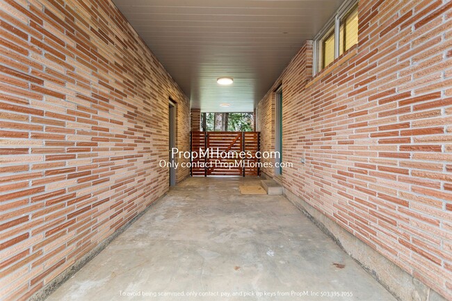Building Photo - Stunning 3-Bedroom Mid-Century Modern Home...