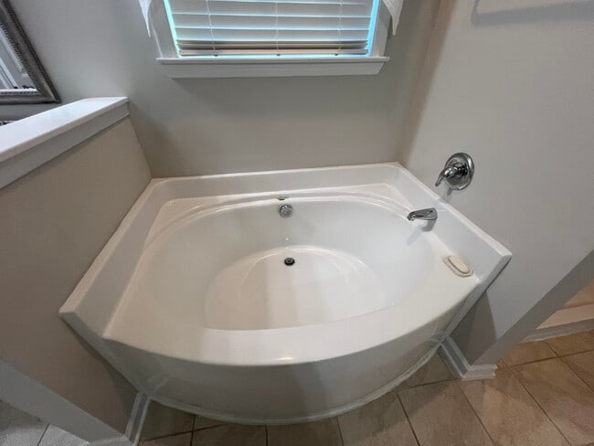 Building Photo - 3177 Mayflower Ln