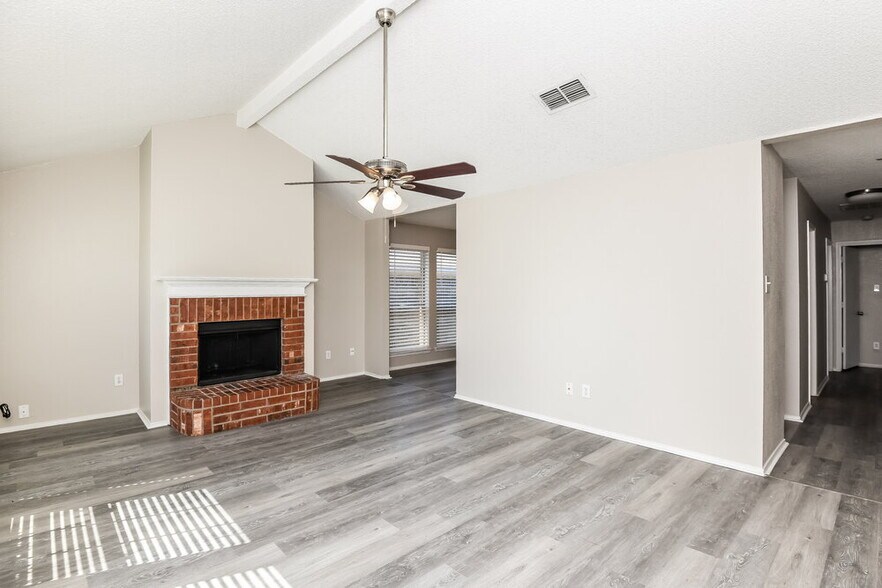 Building Photo - 2428 Ensenada Ln