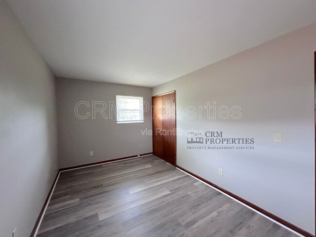 Building Photo - 9207 E 12th St