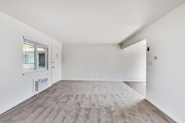 Building Photo - 897 Northrup St