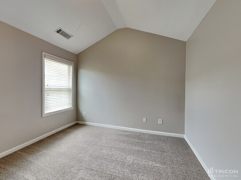 Building Photo - 632 Talon View Ct