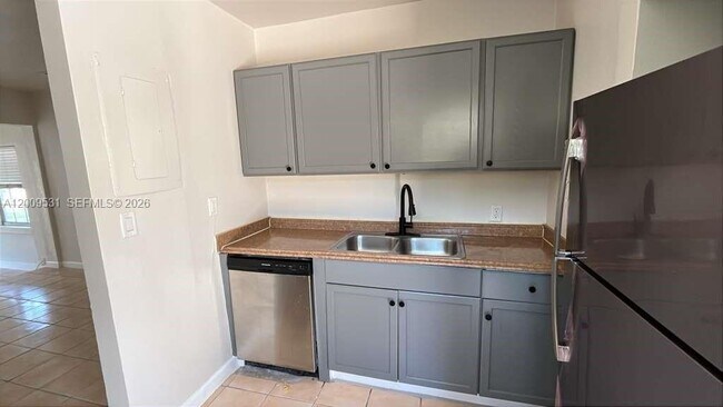 Building Photo - 308 SW 16th St