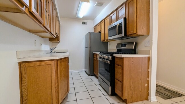 Building Photo - 1505 N Windsor Dr