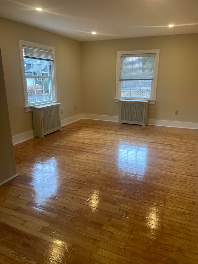 Living Room - 181 E Court St