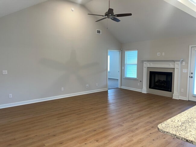 Building Photo - 158 Atherstone St