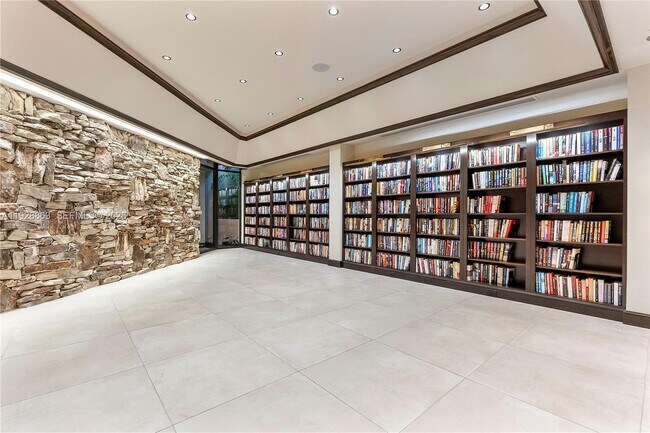 Building Photo - 2 Grove Isle Dr