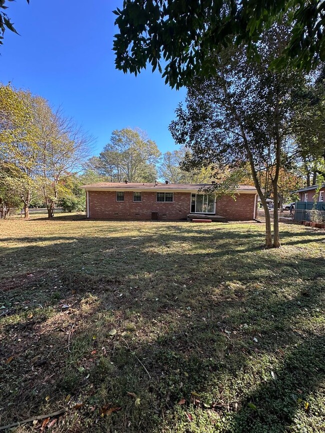 Building Photo - 3/2 Eastside Home that was just remodeled ...