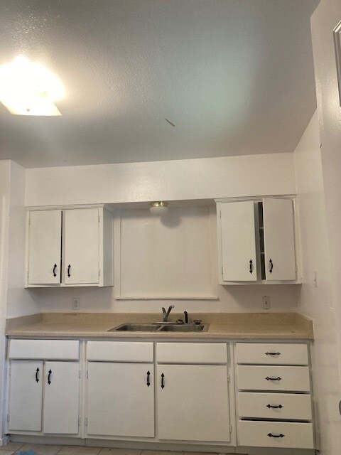 Kitchen - 5606 Thrush Dr