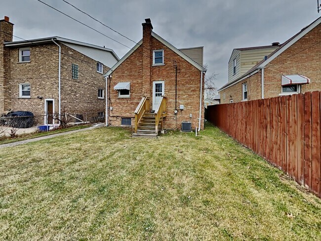 Building Photo - 2329 N 77th Ct