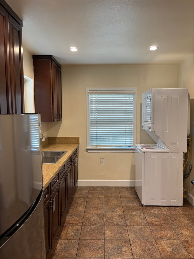 Kitchen/Laundry - 1510 W 79th St