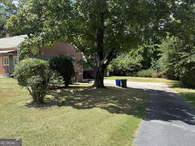 Building Photo - 998 Highland Cir SE