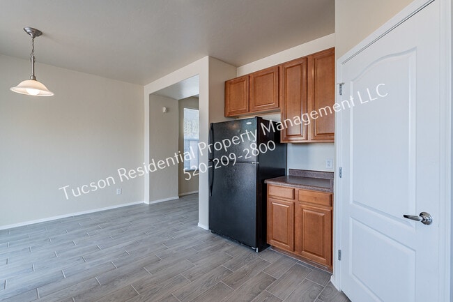 Building Photo - 4923 E Chickweed Dr