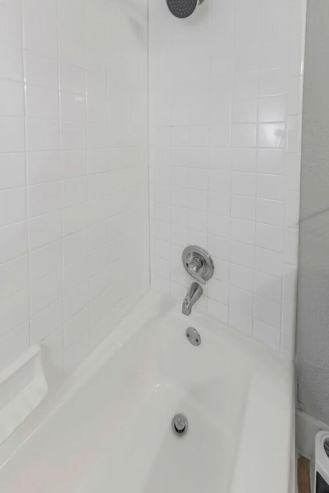 Building Photo - 4311 W Cleveland St