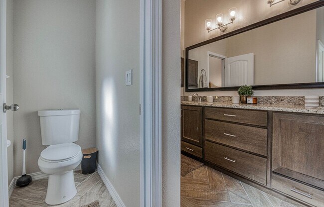 Building Photo - Eastside area for  Short or Long Term Rental(Completely Furnished) Beautiful 4 bed/2.5 baths