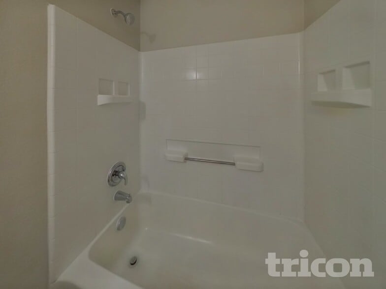 Building Photo - 4937 Waterford Dr