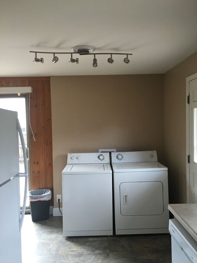 Building Photo - Convenient Location! Easy walk to CU Campu...