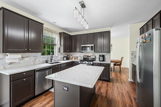 Building Photo - 126 Redmond Dr