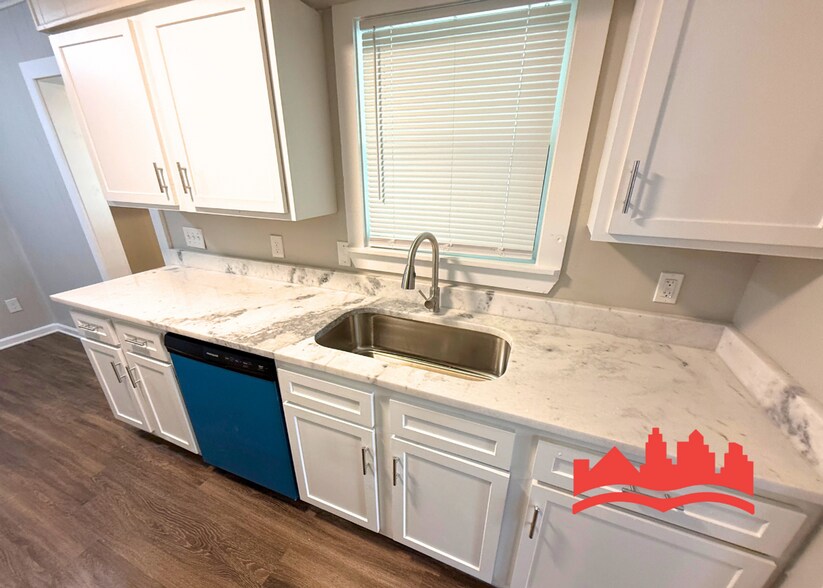 Building Photo - First Full month rent FREE !!! Welcome to 5313 Long Acres Ave!