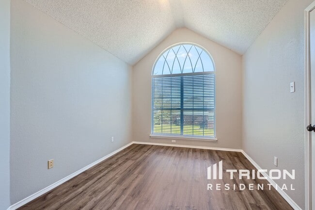 Building Photo - 4649 Devonshire Dr
