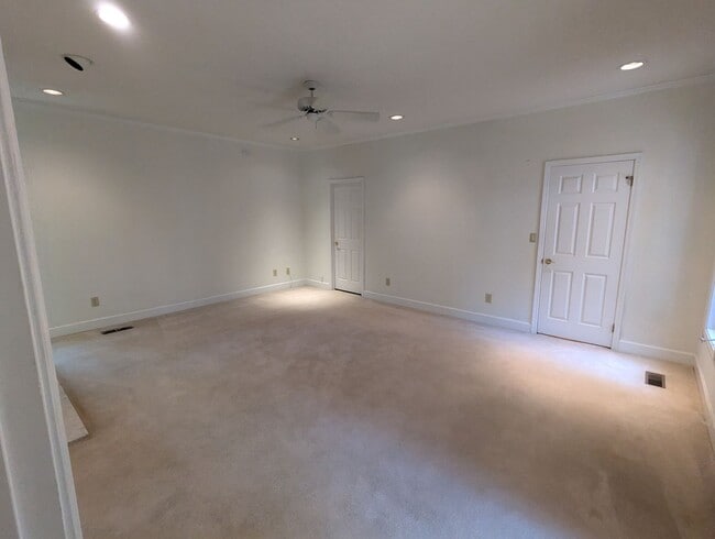 Building Photo - Fabulous 5 Bedroom Home in North River