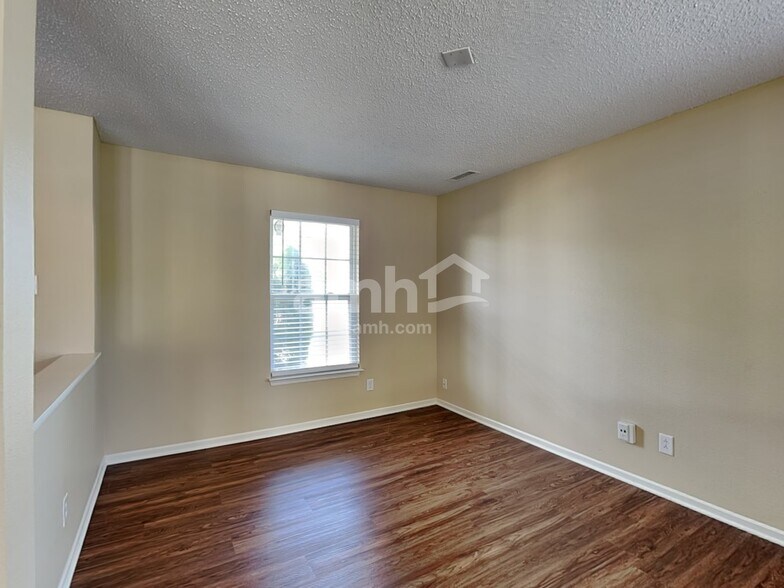 Building Photo - 13993 Meadow Lake Dr