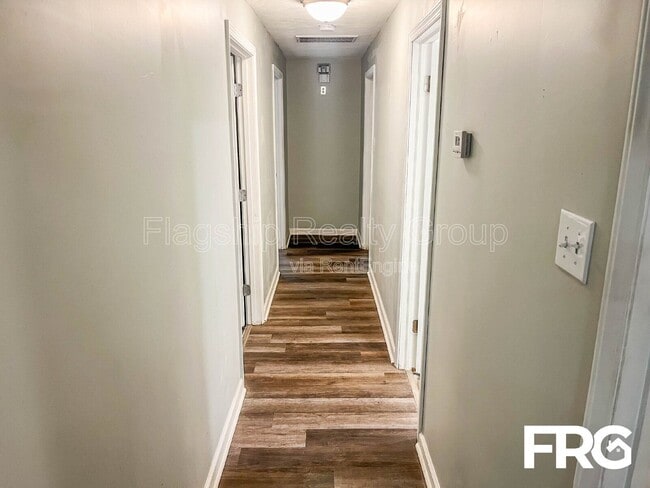 Building Photo - 435 Frank St