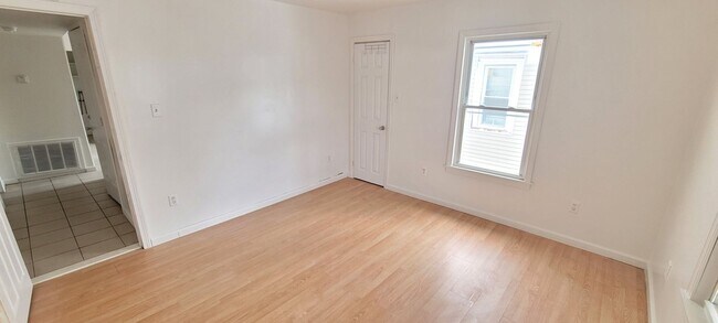 Building Photo - 53 Center St