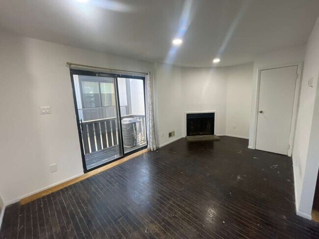 Building Photo - 308 W Wildey St