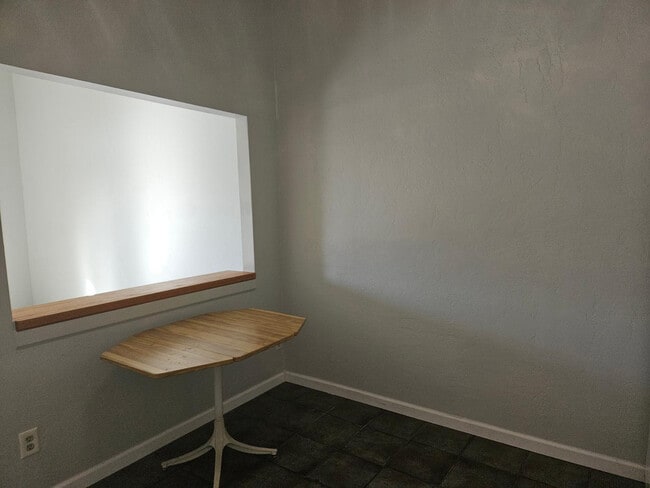 Building Photo - 555 N May