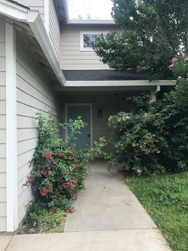 Building Photo - 562 Morgan Dr