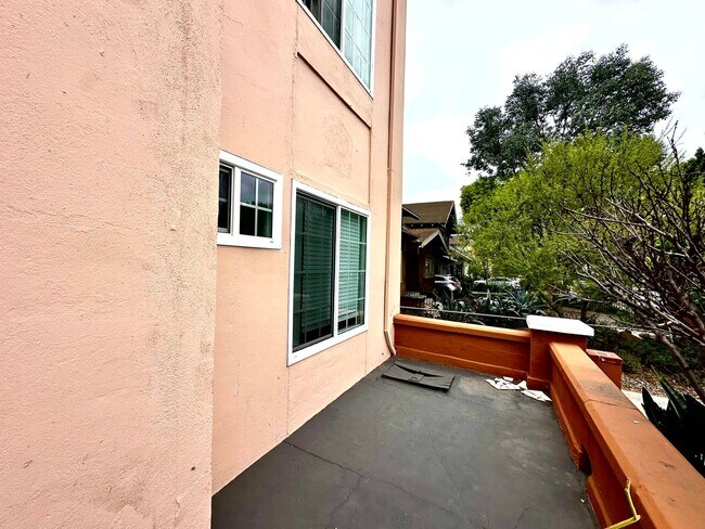Building Photo - 1536 4th Ave