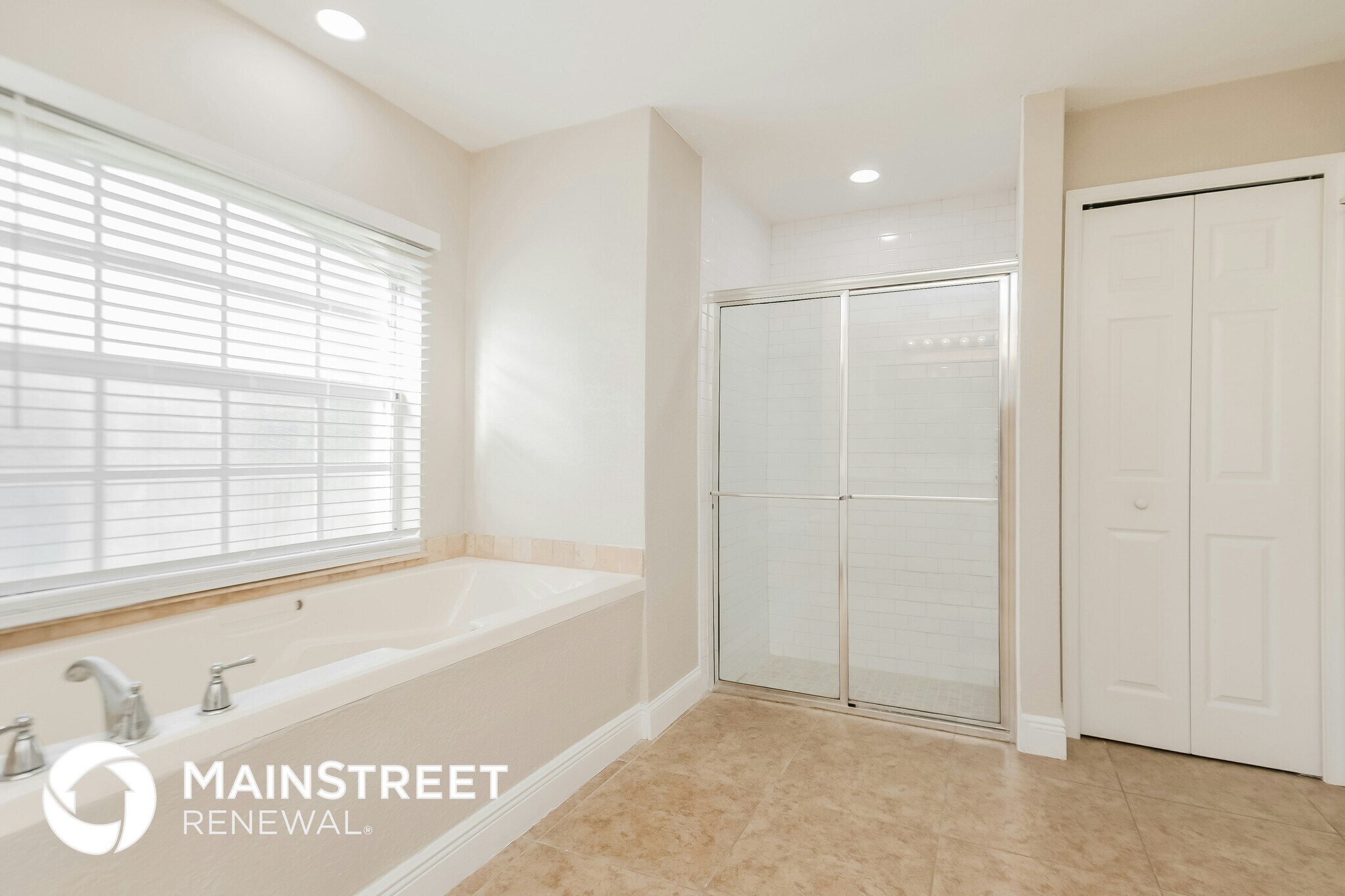 Building Photo - 1018 Card St E