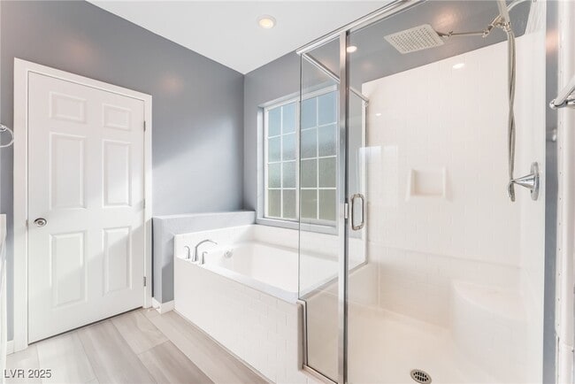Building Photo - 5730 Sky Pointe Dr