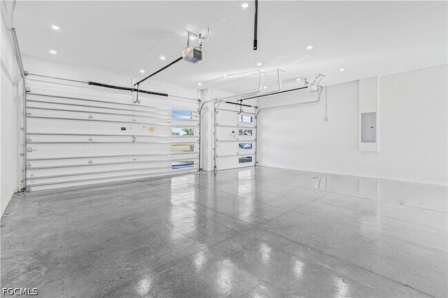 Building Photo - 512 NW 35th Pl